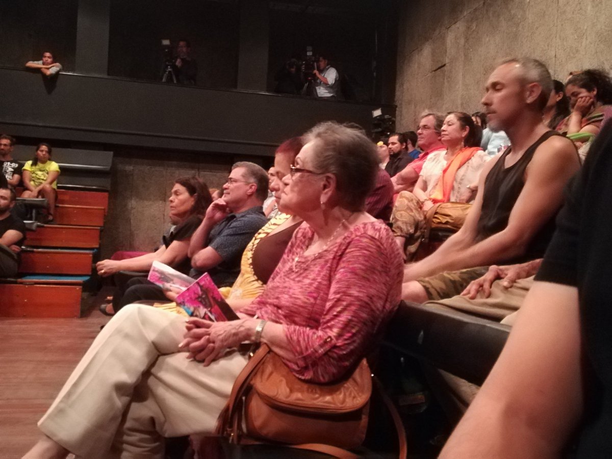 CuadraGaray's tweet photo. En segundos inicia la EXPOTEATRO 2018 con la participación de toda Centroamérica, México y España del 11 al 20 de Abril en la Sala Experimental Pilar Aguirre a las 7.30pm https://t.co/hkGJJJ5JeR