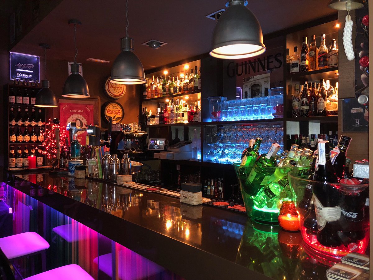 El_losan_pub's tweet photo. La mejor MÚSICA..las bebidas PREMIUM más EXCLUSIVAS y el mejor ambiente de ARROYOMOLINOS..de Jueves a Sábados a partir de las 20:00h!! https://t.co/6yqnUrnmZg