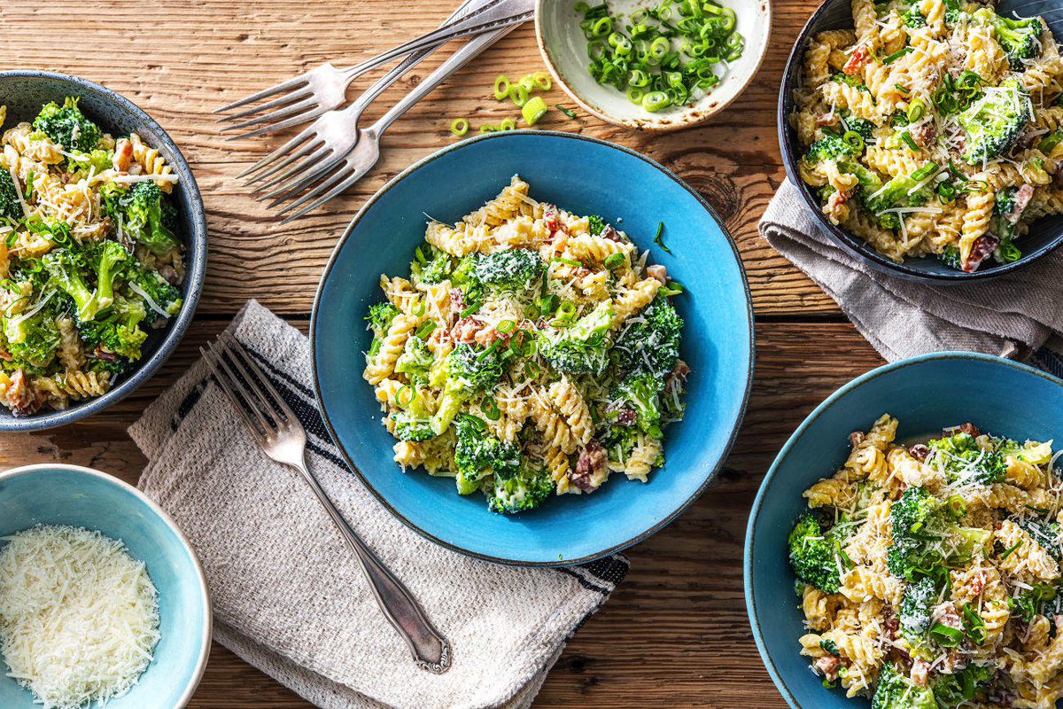 HelloFresh's tweet photo. Your mac &amp; cheese is getting a bit more luxurious with this 3-cheese blend: https://t.co/NN8RmV6l1N 
#Eeeaaats #HelloFreshPics #GetCooking #MacAndCheese https://t.co/dmQOM0SCI0