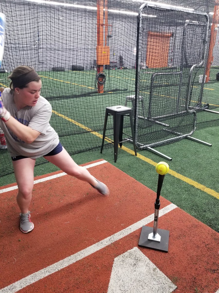 AMNTX18u's tweet photo. Love when I get to see #2017 #AFEAlumni Haleigh Scott @haleighrae12 on the field but I love it more when I get to have this kinda time with her #GettingThatWorkIn #AFExpressSoftball #ExpressDNA https://t.co/e8bjy338g0