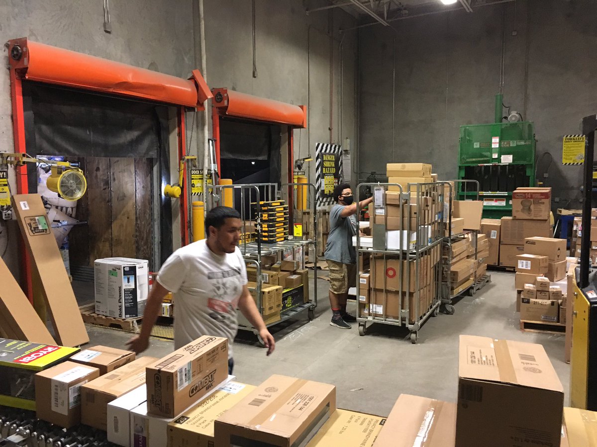 Huge THANK YOU to the truck crew associates that stayed late to unload the 2nd RDC truck tonight. Your awesome dedication to the team is SO appreciated! 💪🏼📦🚚 #TheyEat Freight #TeamPlayers #SOS #Untouchables @KhariHeru <a href="/AkinsMel/">Mel Akins</a> <a href="/AkinsMel/">Mel Akins</a> @Joshua0555HD <a href="/triple555hd/">Balch Springs HD SM</a>