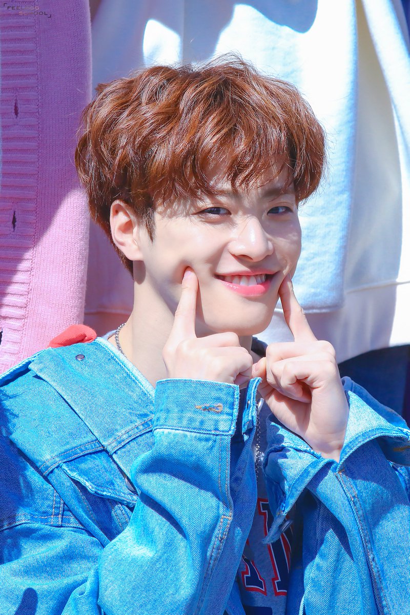 feeldogschool's tweet photo. 🌸180411 여의나루 버스킹🌸                 . 
@feeldog_bpnn 
#유앤비  #UNB #Feeldog #필독 #오광석 #빅스타 #BIGSTAR https://t.co/GDVjJkaigu