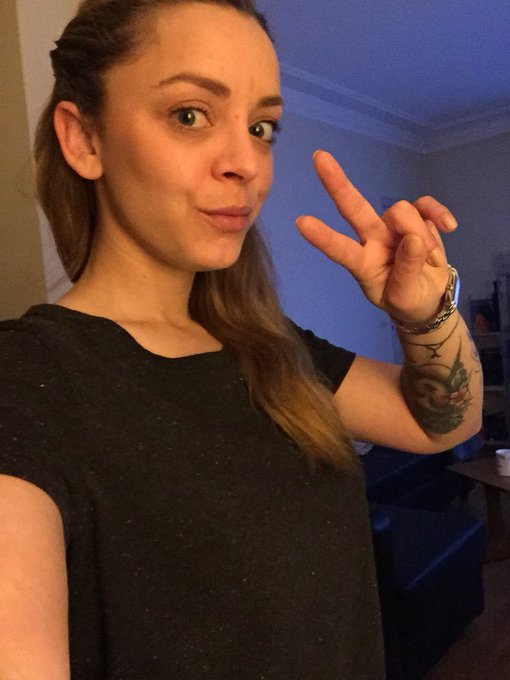 Des bisous &agrave; ceux qui se l&egrave;vent tellement t&ocirc;t pour aller prendre soin des autres #teamsoignant https://t<a href="/tag/teamsoignant"class="tags"><span>#teamsoignant</span></a>