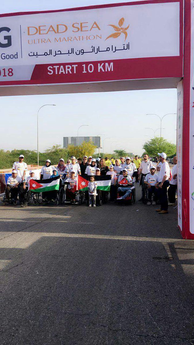 DeadSeaMarathon's tweet photo. مدير عام جمعية الماراثونات الاردنية لينا الكرد بمعية متسابقي الاحتياجات الخاصة على بداية مسار سباق ال١٠ كم

#RunJordan #KeepRunning #RunForACause #LG #Jordan #LGDeadSeaUltraMarathon
#أركض_للأردن #أركض_لغايات_نبيلة https://t.co/edR7E97XW2