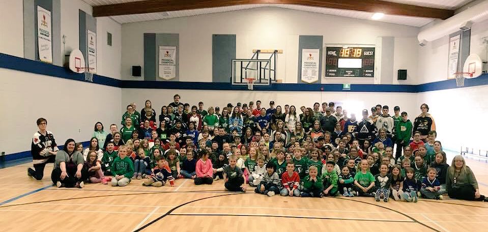 NeuJaxon03's tweet image. My school is awesome 👏🏻 💚💛#PlentySaskatchewan #jerseysforhumboldt #NWCS #HumboldtStrong