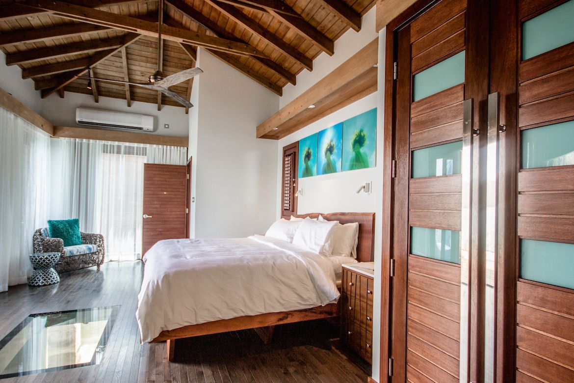 An overwater bungalow, without the jet lag. Check out the luxurious suites at the #SandalsGrandeStLucian: bit.ly/SandalsSuites 

#travel #luxury #StLucia