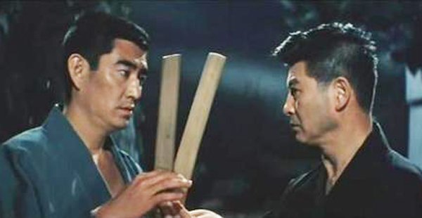 岡田次雄 Sur Twitter 昭和残侠伝 死んで貰います 1970 主演 高倉健 藤純子 池部良 シリーズ７作目 渡世に身を染めた老舗料亭 喜楽 の長男 イカさま賭博を見破りヤクザを傷付け刑務所へ 出所し 喜楽 の板前に 堅気に成ろうと決心したが恩人が殺され