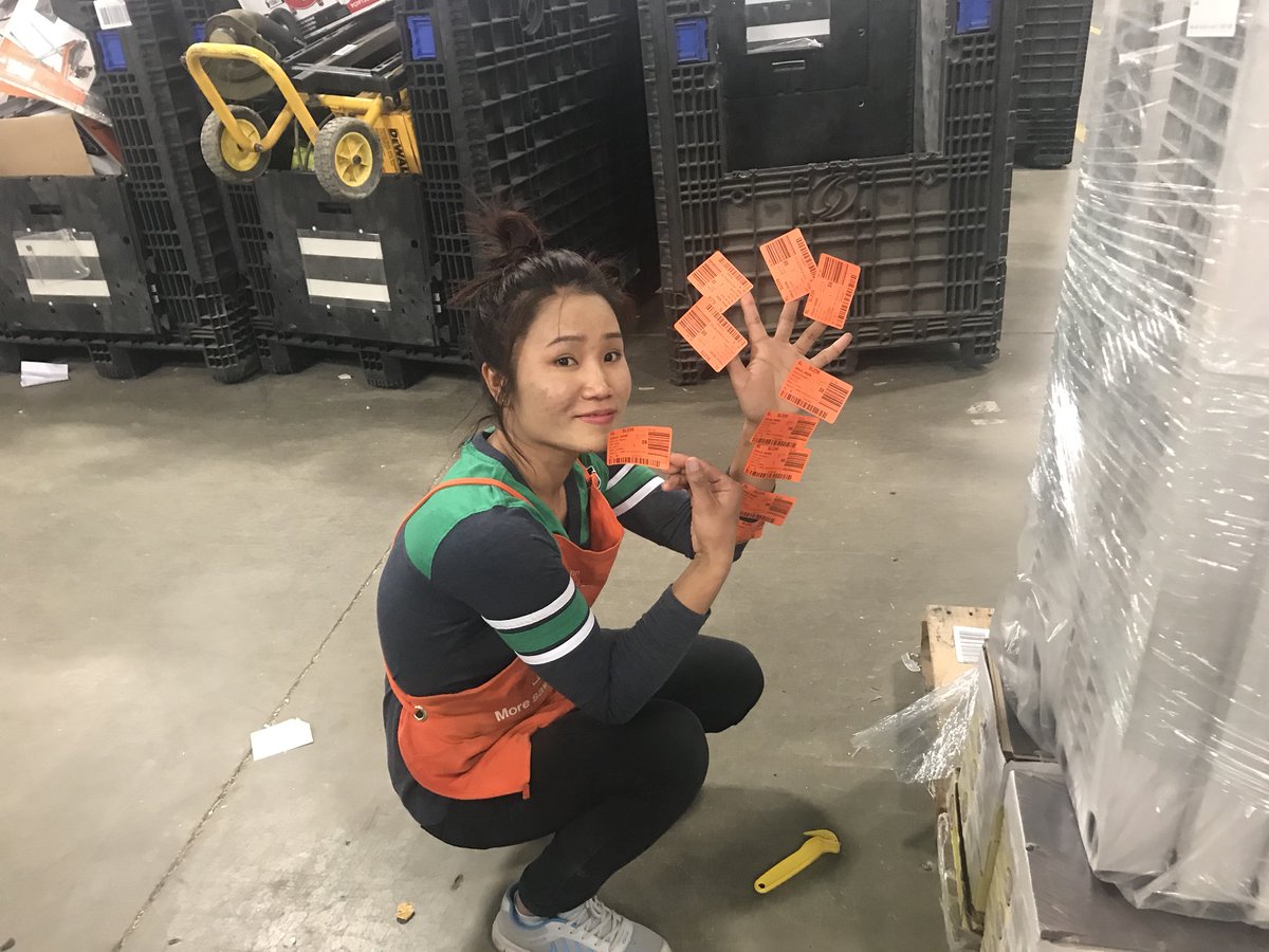 ginamarie280's tweet image. Ngun is getting in on the 10 SLP Spirit Finger action as well!! 1 hand 🤚 and crazy fast!💥💥💥 #2ndShiftBestShift We are rocking and rolling tonight @HDRLC8615 #ScanScanScan #FastFastFast