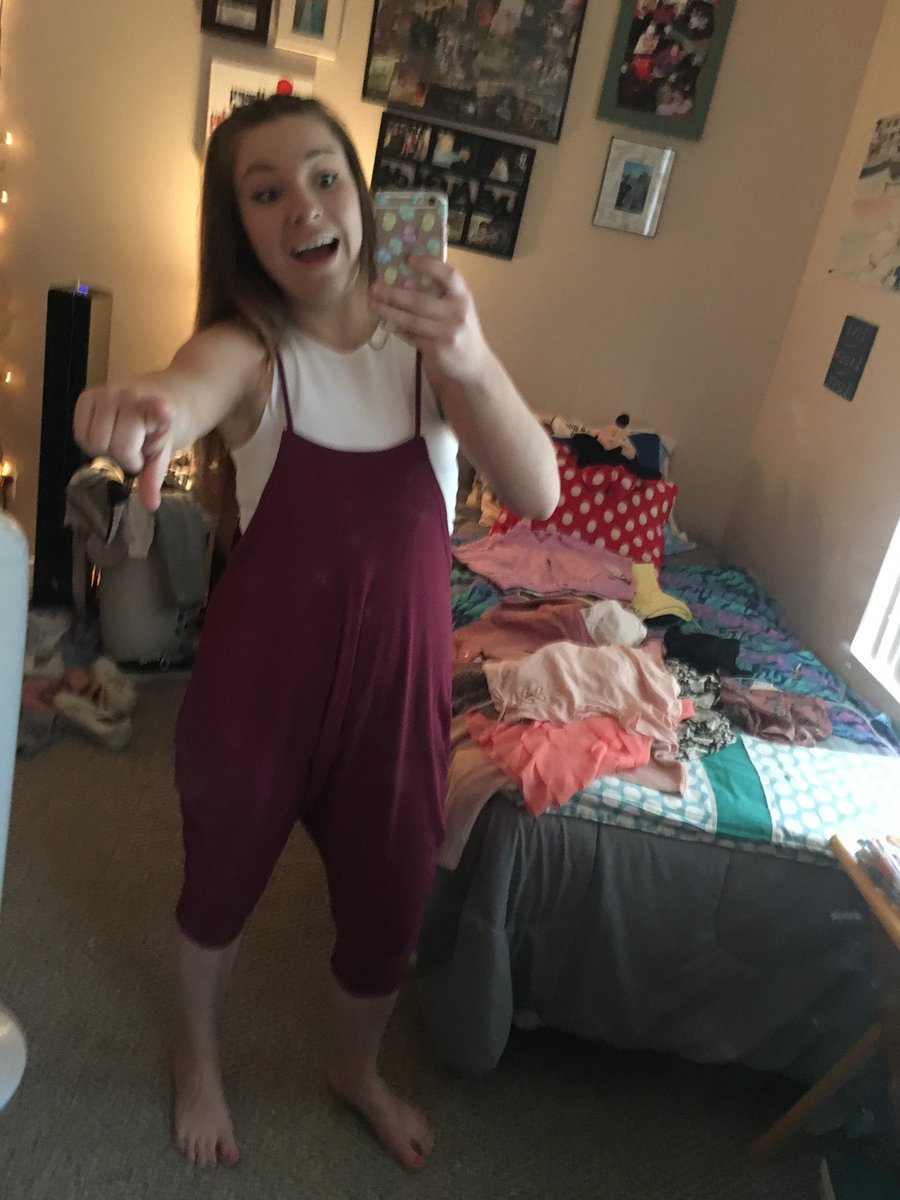 fail_to_thin's tweet photo. Okay this outfit isn’t the most flattering but YOU GUYS it’s so damn comfy I want to live in it https://t.co/tzmIBUm9sY