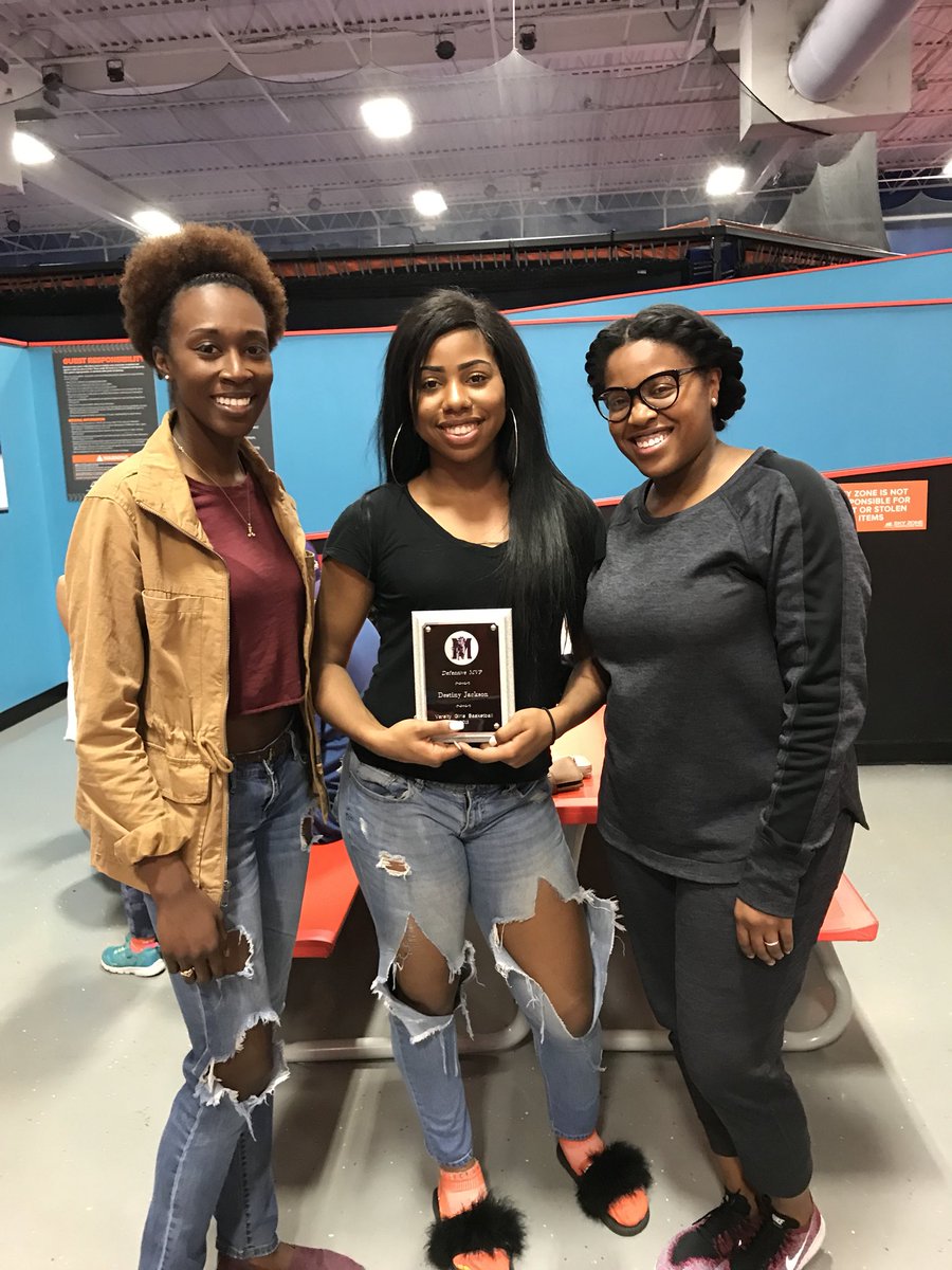 MeadeGirlsHoop's tweet photo. Meade Mustangs Women's Basketball Defensive MVP, Destiny Jackson!@MeadeAthletics @MeadeGirlsHoop https://t.co/YgVsdHCMco