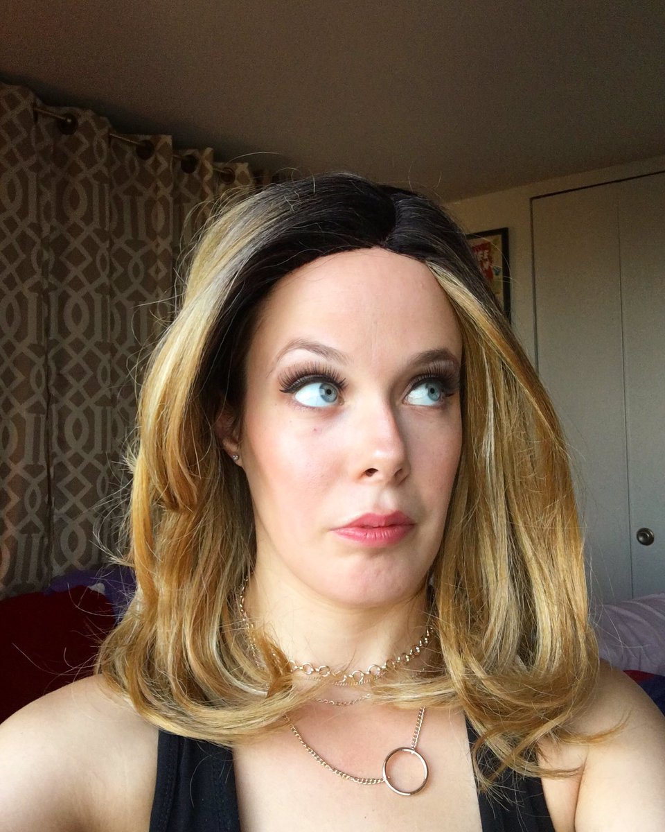 mischief89's tweet photo. #tbt to when I cosplayed #krystalgoderitch for New York Comic Con #orphanblack #cloneclub #orphanblackcosplay #cosplay @GraemeManson1 @tatianamaslany https://t.co/thAXU3RqfJ