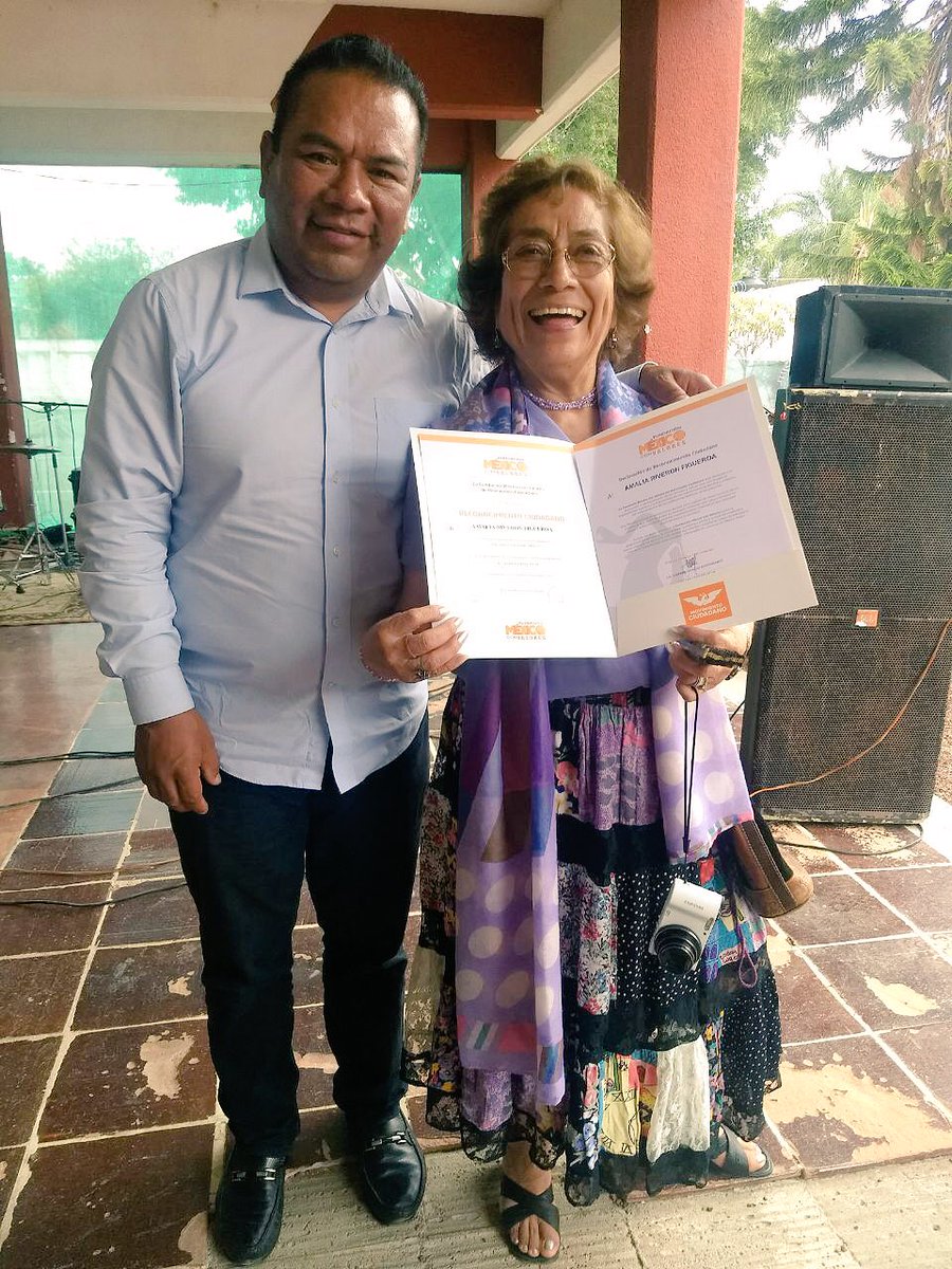MorelosconValor's tweet photo. Reconocimos a la Sra.Yolanda,Amalia,Alma y al Sr.Marcelino,Presidenta e integrantes d la A.C “Damas de tlaltenango” por practicar los valores de altruismo y actitud de servicio en favor de personas de la 3ra edad. 
#Cuernavaca https://t.co/PIR8qSmS6z