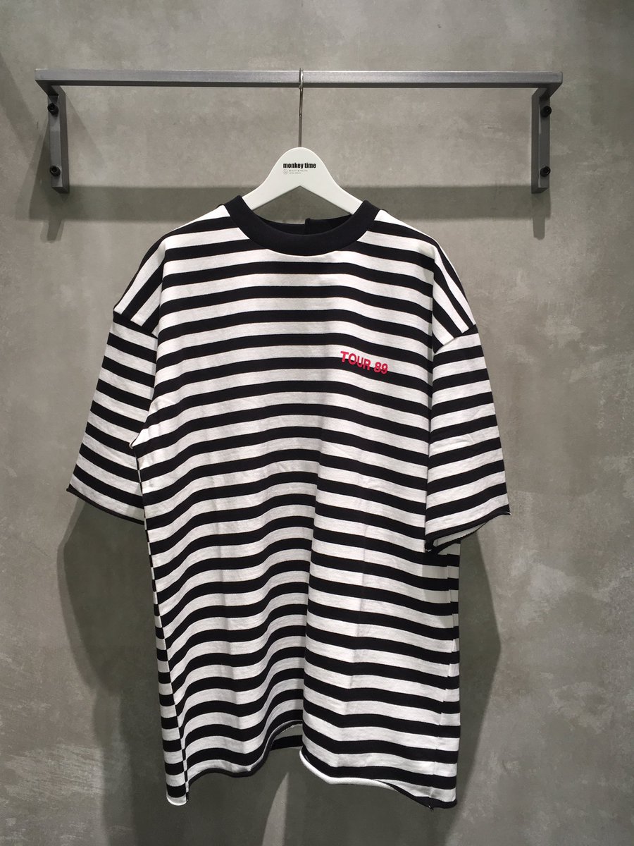 MT_OSAKA_'s tweet photo. 〈HALFMAN〉
"GRAFT STRIPE TEE"が入荷致しました。
ブランドらしい左右非対称のデザインと、ビッグシルエットが特徴的なアイテムです。
10,000円(+tax)
#halfmanusa
#monkeytime
#beautyandyouth https://t.co/QJJ2hTziq6