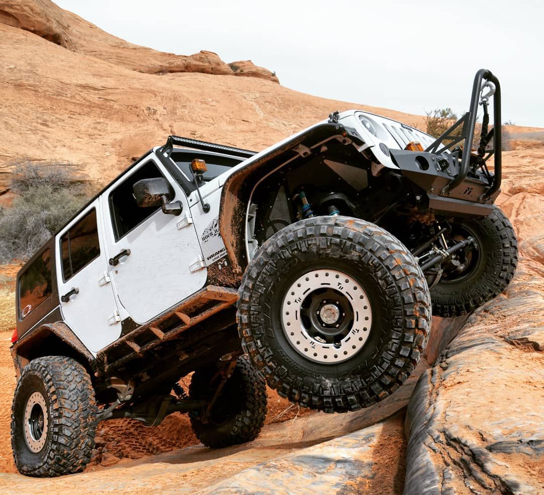 Reposting @joseph_2012jk:
...
'#metalcloak #trailready #nittotires #tons #skidrow #jwspeaker #40s #rigidnation #warn #currieenterprises #trekarmor #kingshocks #offroadevolution #rockcrawling #jeepwrangler #jeepwave #jeeplife #rockhard4x4 #dixie4wheeldrive'