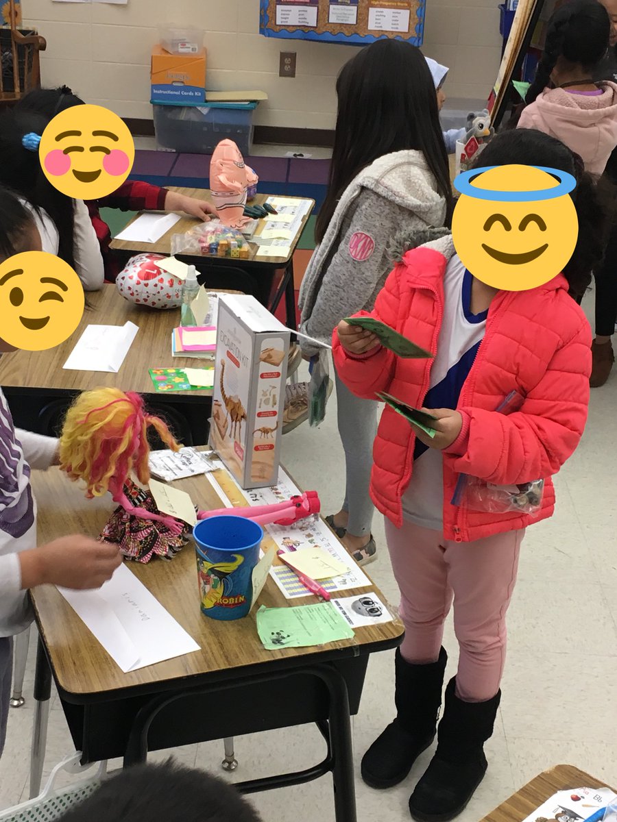 castbilingual's tweet image. Teaching money through shopping at the Castaneda Store! Thanks to Ms. Garcia @pencils_smiles for shopping with us! @jcuevasEWRSD @RobCDNJL #spendmoney #plasticcoins