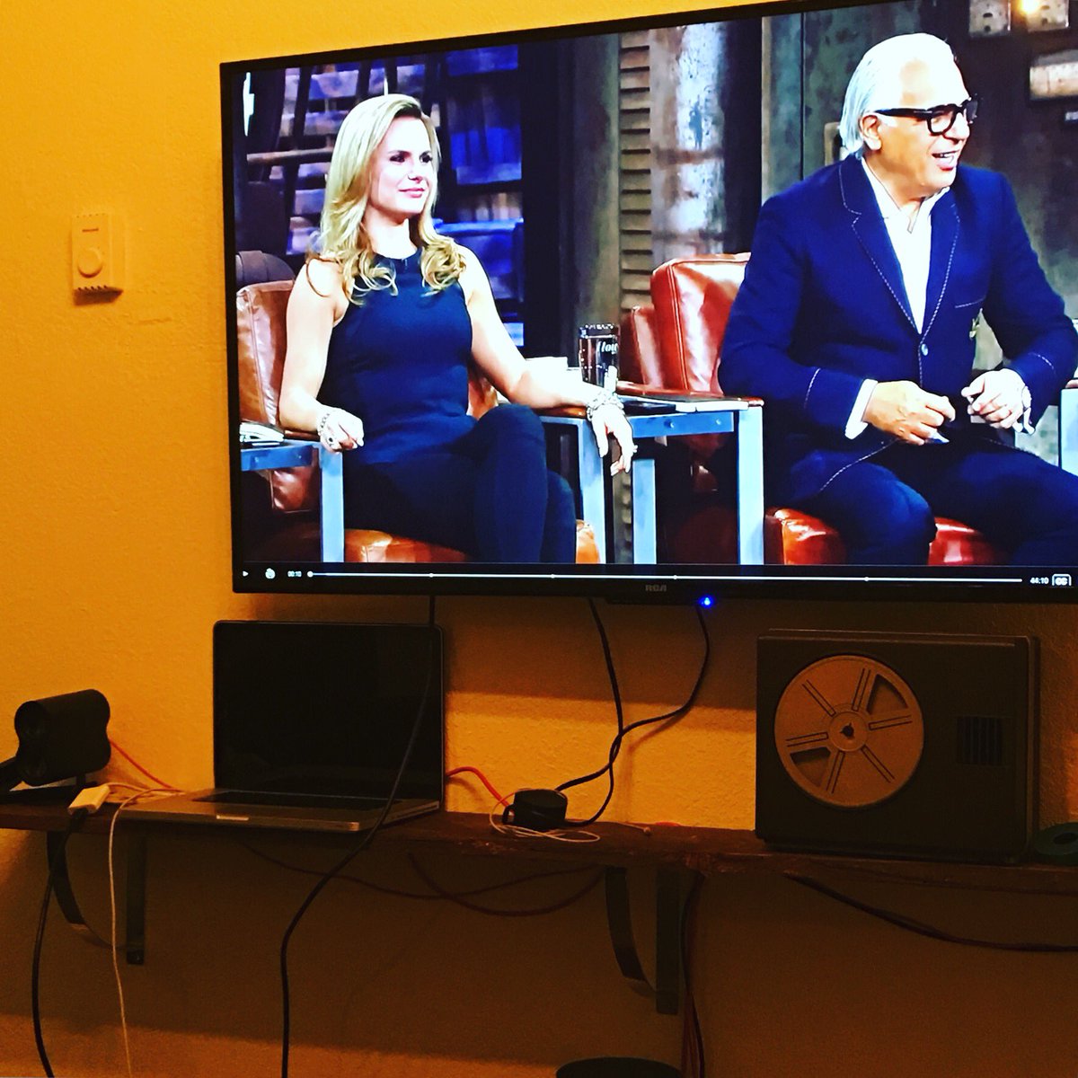 LIFTstartups's tweet photo. About to start another community viewing of @cbcdragon at @paul_m_hansen The Creator Space
FMI about this creatives-focused co-working just off #downtownCourtenay see https://t.co/JCLr6urA3M
#hustlethehelp #MakingShiftHappen #LIFTstartups https://t.co/ybr7YIS2Za