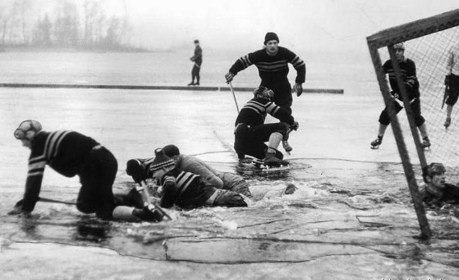 hkyplayersclub's tweet photo. Absolutely incredible picture of an outdoor hockey game in Sweden in 1959! https://t.co/d7KOFcj9WR