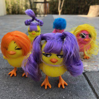 CoolChillMom's tweet photo. Oh those braids are everything #ChicksWithWigs AD - see them in the back ground? https://t.co/ylYjnF0NKT