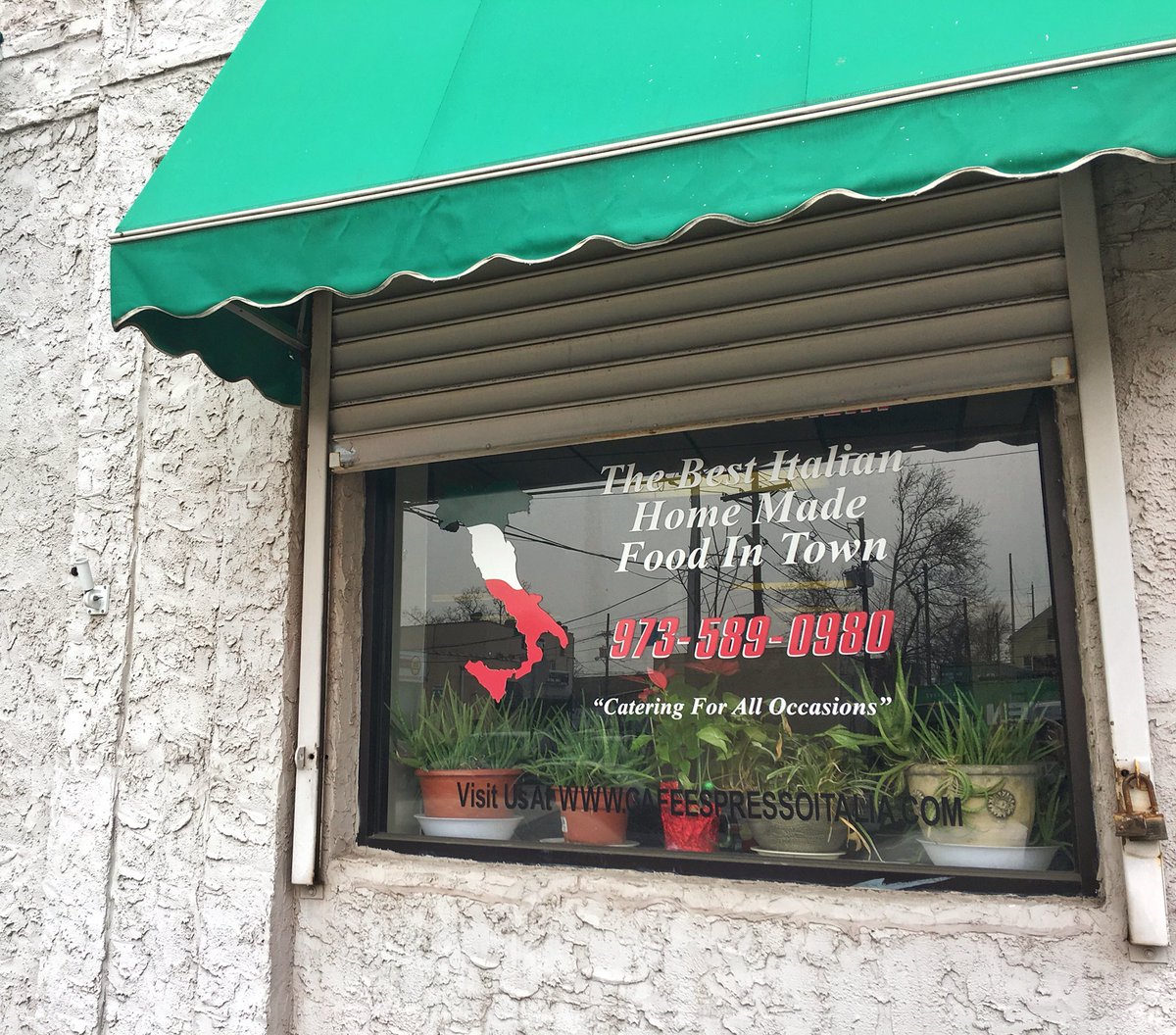 TonyAtTheTable's tweet photo. After years of friends telling me I need to eat at #CaffeEspressoItalia in #DownNeck, #Newark; today I finally had lunch there. #AdamsSt #MalvernSt #Italian #ItalianAmerican #Spilinga #Calabria #Calabrese #Spilingese #LittleItaly #Ironbound @ItalianEnclaves @Il_Regno @niaforg https://t.co/P89c42KZxr