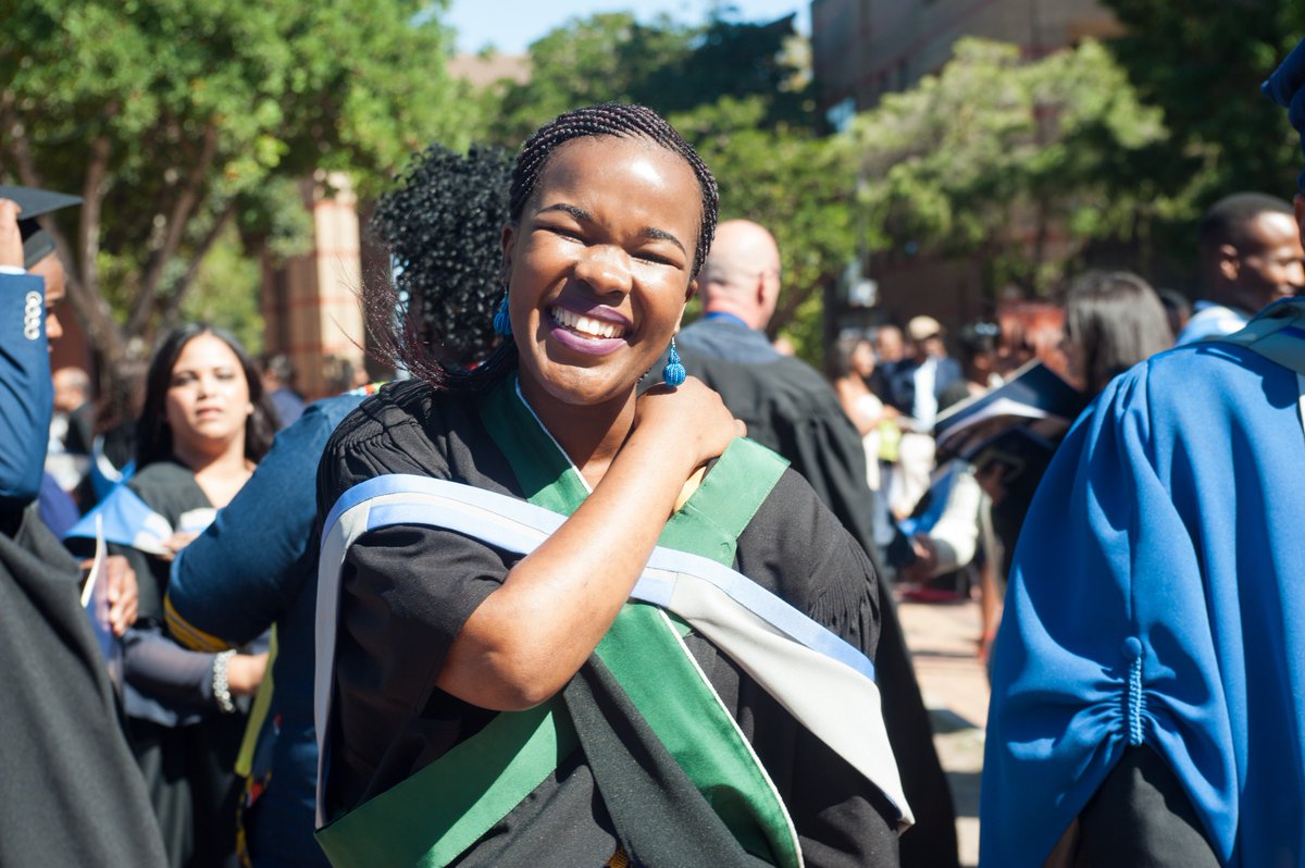 mapula_salome's tweet photo. How we make education fashionable 👩🏾‍🎓#uwcgraduation2018 #womeninscience #marinescientist 🐟🦐🦑🐙 #berekamosadi https://t.co/XyYbfGSjMd