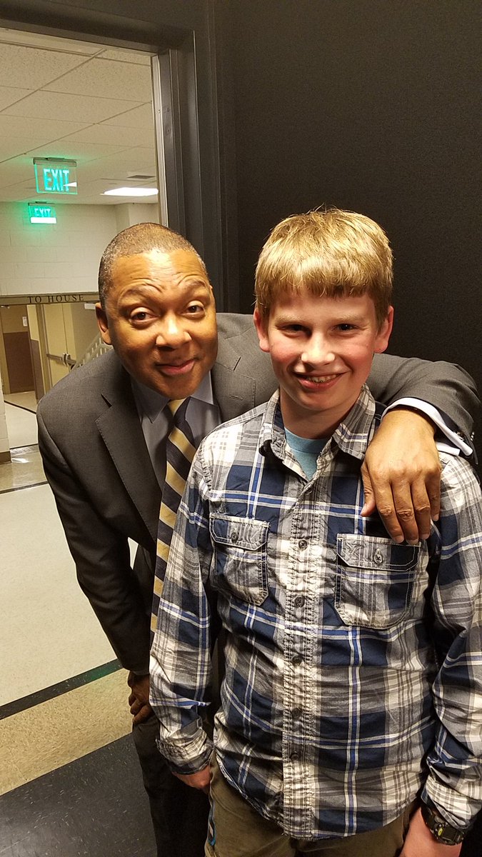 jfarnsworthSC's tweet photo. @wyntonmarsalis Phenomenal show tonight in Charleston! Blake could not stop talking about getting to meet you the whole ride home! Thank you Sir! https://t.co/ap0bze7Bqj
