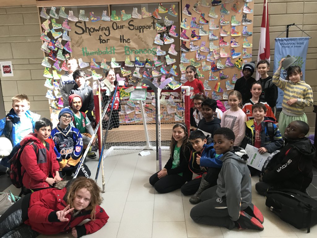 Lima18Miss's tweet photo. Coming together as a community @stalphonsaDP to show our support for the Humboldt Broncos. @MsNYarra https://t.co/BpBGGQtS04
