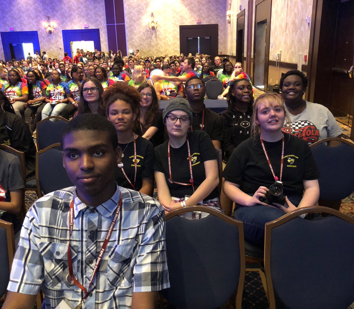 HWBJournalism's tweet photo. Journalism majors are ready for FSPA opening ceremonies! #FSPA2018 @FSPA @blakesota https://t.co/KOi2WkxxsE