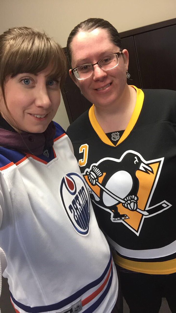 AmandaM8703's tweet photo. #JerseysForHumboldt #HumboldtStrong 💚💛💚💛 https://t.co/euEbkCJjrp