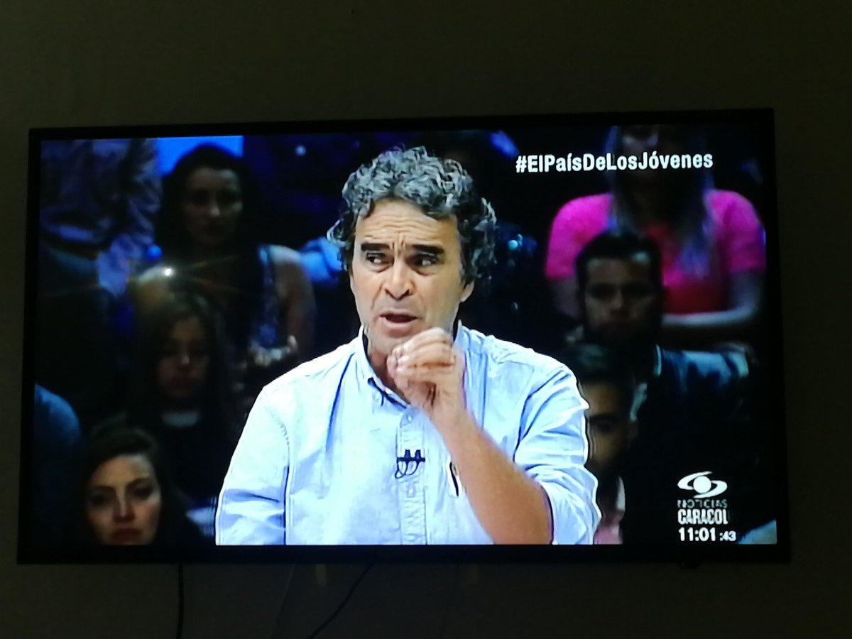 JhonMosqueraV's tweet photo. Hoy descubrí porque dicen que @sergio_fajardo es tibio, él no tiene la sangre fria de los corruptos y violentos, ni la cabeza caliente de los populistas. https://t.co/KeLWnYJWeG