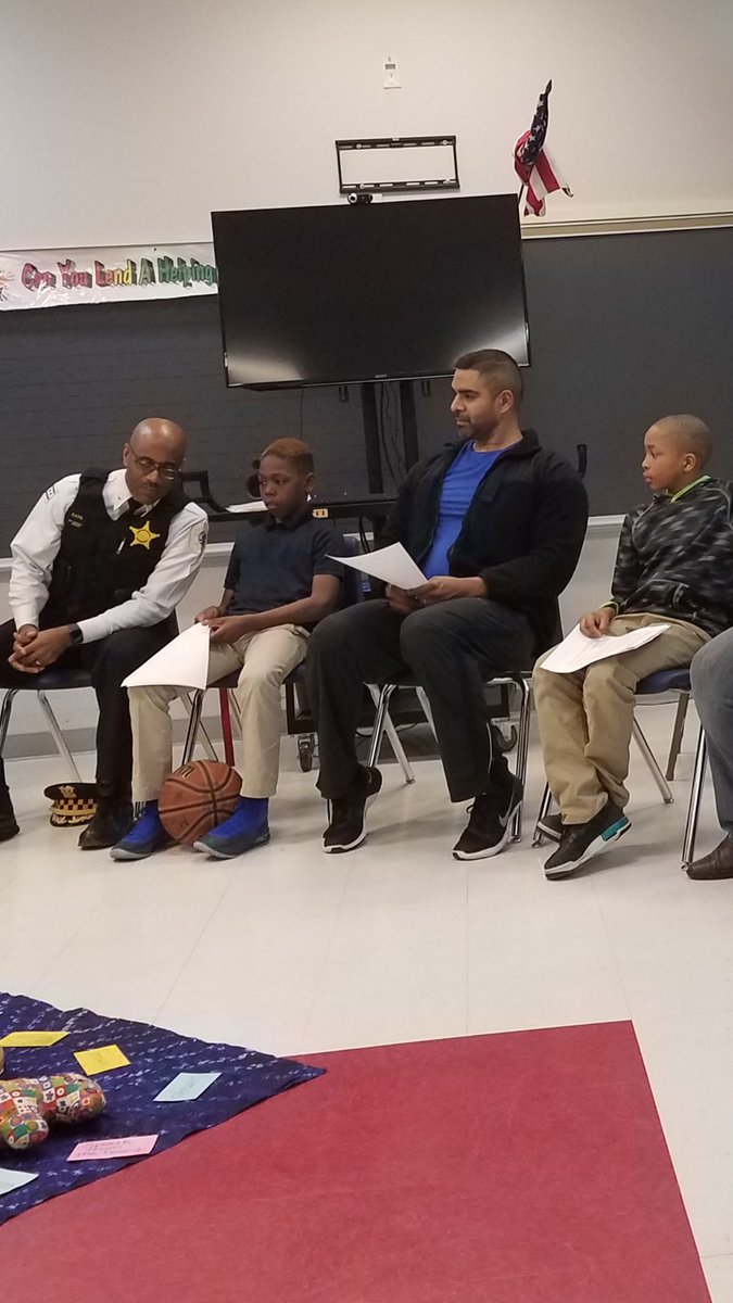 ChicagoCAPS15's tweet photo. The Chicago Sports Mentor Clinics that is held at Brunson School every Wednesday have been a huge success. Commander Cato was able to stop by and joined in our piece circle, giving great knowledge and advice to the kids. #austinworkingtogether https://t.co/8ITNTVLMec
