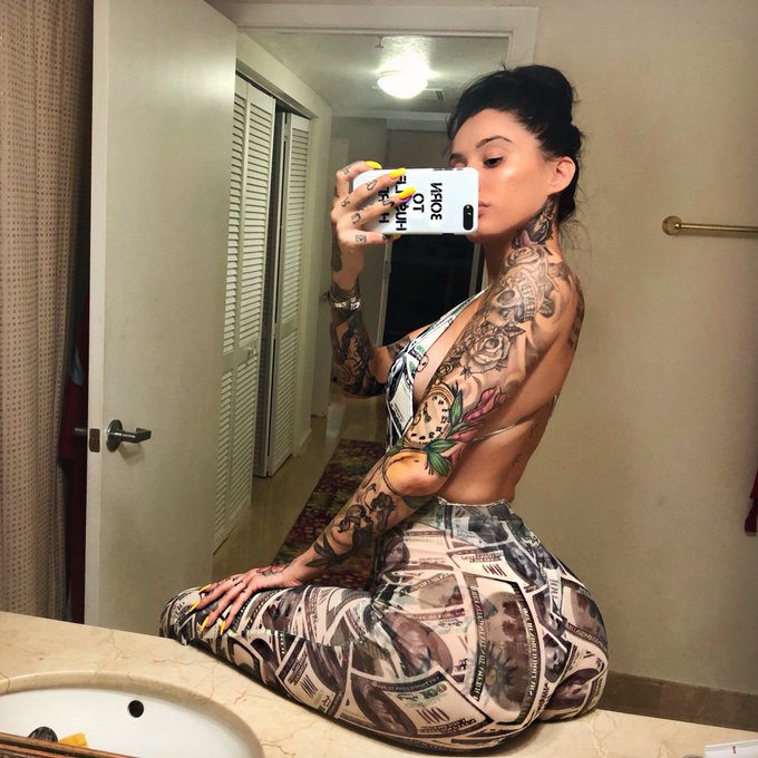 Watch Demon's leaked NSFW photo on TwXstars