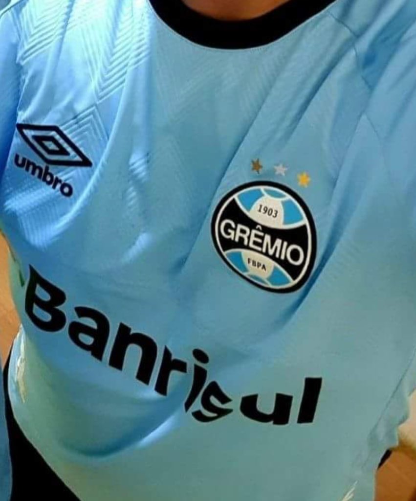 blitztricolor's tweet photo. A nova camisa do Grêmio, a celeste em homenagem ao Uruguai. https://t.co/06sP8S7lqy