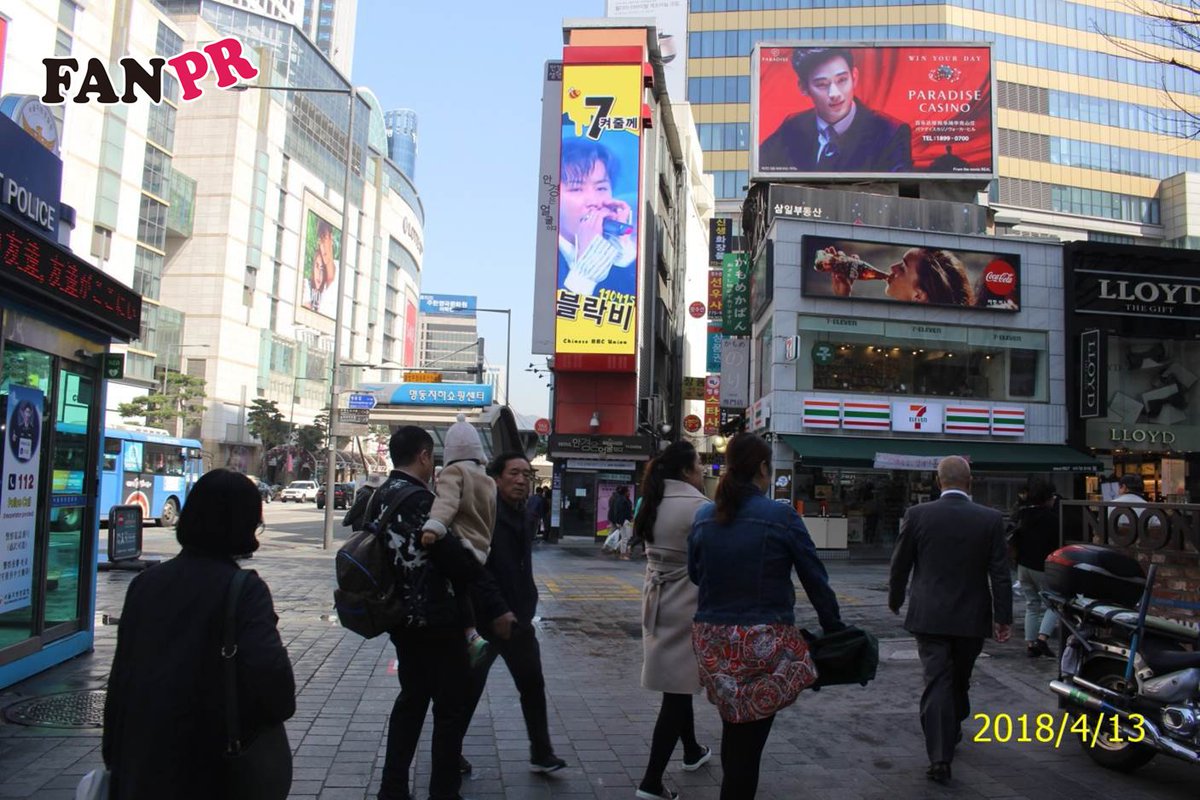 fanpr_2200's tweet photo. 블락비 데뷔 7주년 축하광고 !
데뷔 7주년 정말 축하합니당 ♥♥
명동 레드아이 LED 전광판에서 만나보실 수 있습니다 !

#명동역 #명동레드아이 #LED전광판 #레드아이전광판 
#블락비 #데뷔7주년 #영상광고 #명동역광고 #팬피알 #스프링비트컴 https://t.co/t1KII2i9pV