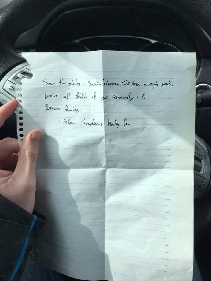 bonnie117's tweet photo. My coworker sent me this photo. Her brother is working in Ontario and someone left this on his windshield 💚💛 https://t.co/DNkR9s8I6G