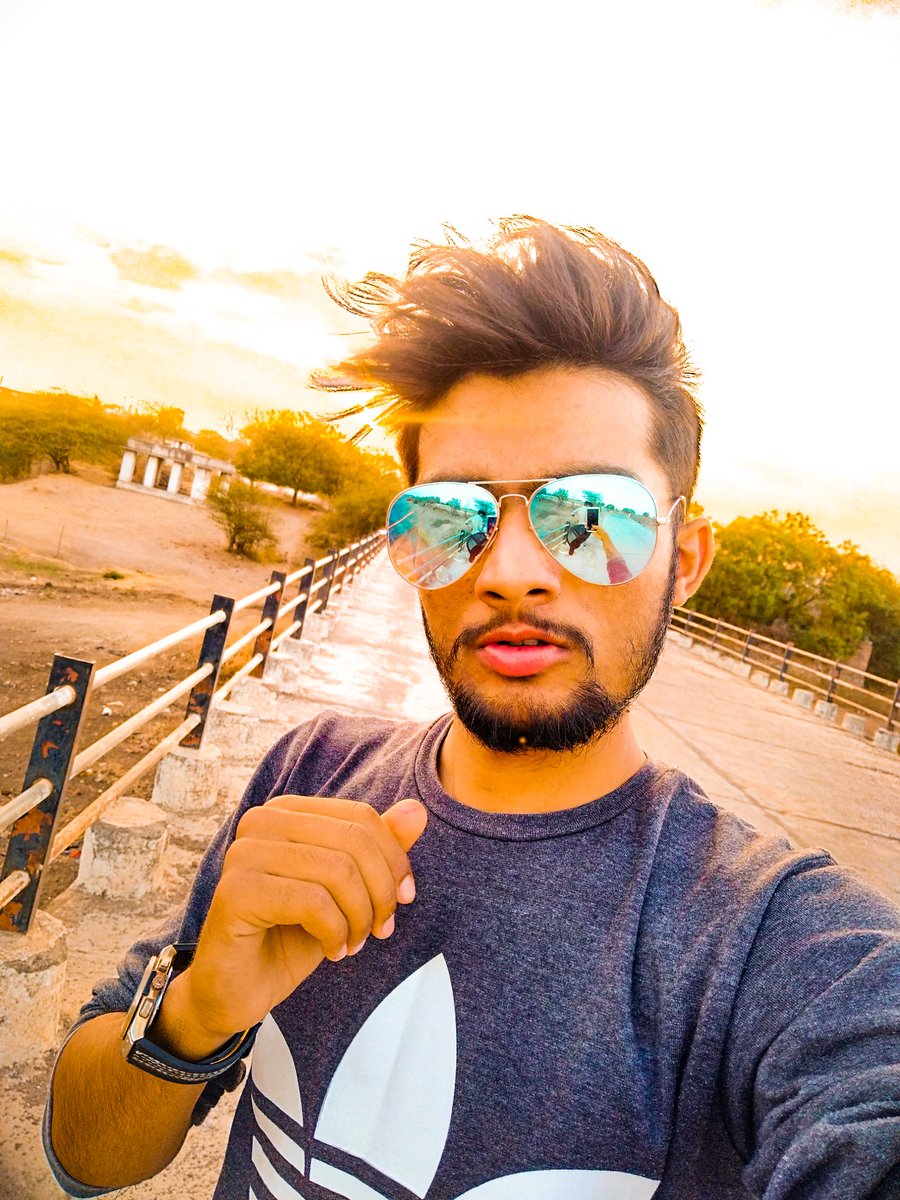 prashant__vaja's tweet photo. @oppomobileindia My #ContestAlert Shoutout for #SkySelfie with #SensorHDR with @oppomobileindia
@tankhardik
@blessedkamal @Chanchal333 @Shrutikoorichh1 https://t.co/Z2JepArcgo