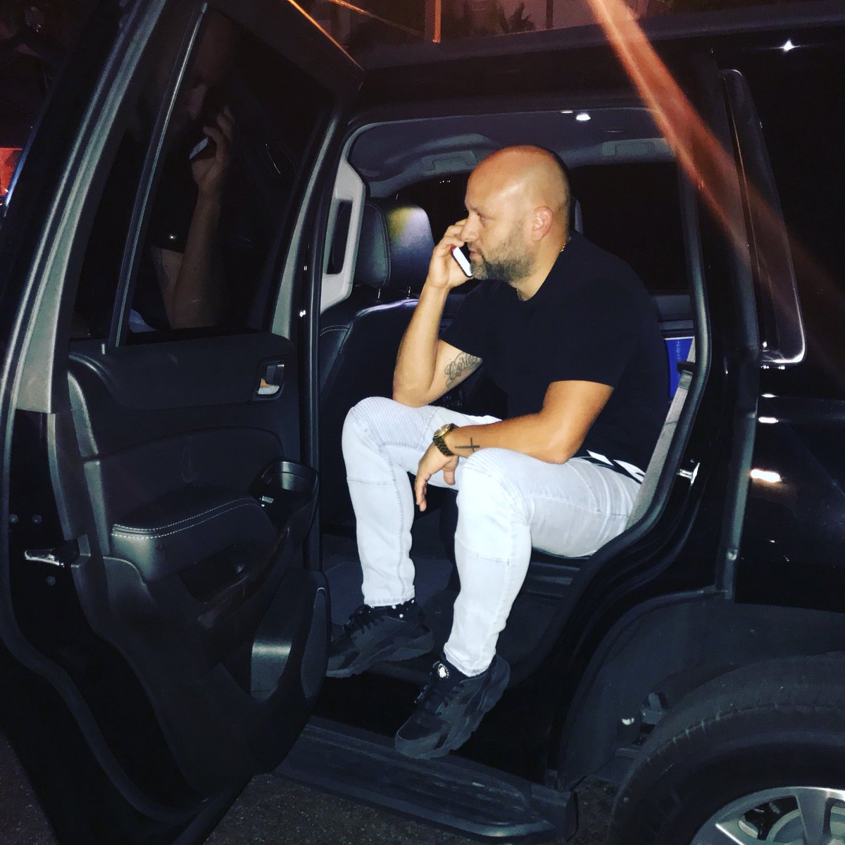 RafaCortesTV's tweet photo. Important phone call. #goodthingscoming #blessed #salsa #gozandoconsalsa #miami #latinos https://t.co/5aduXAH4Kq