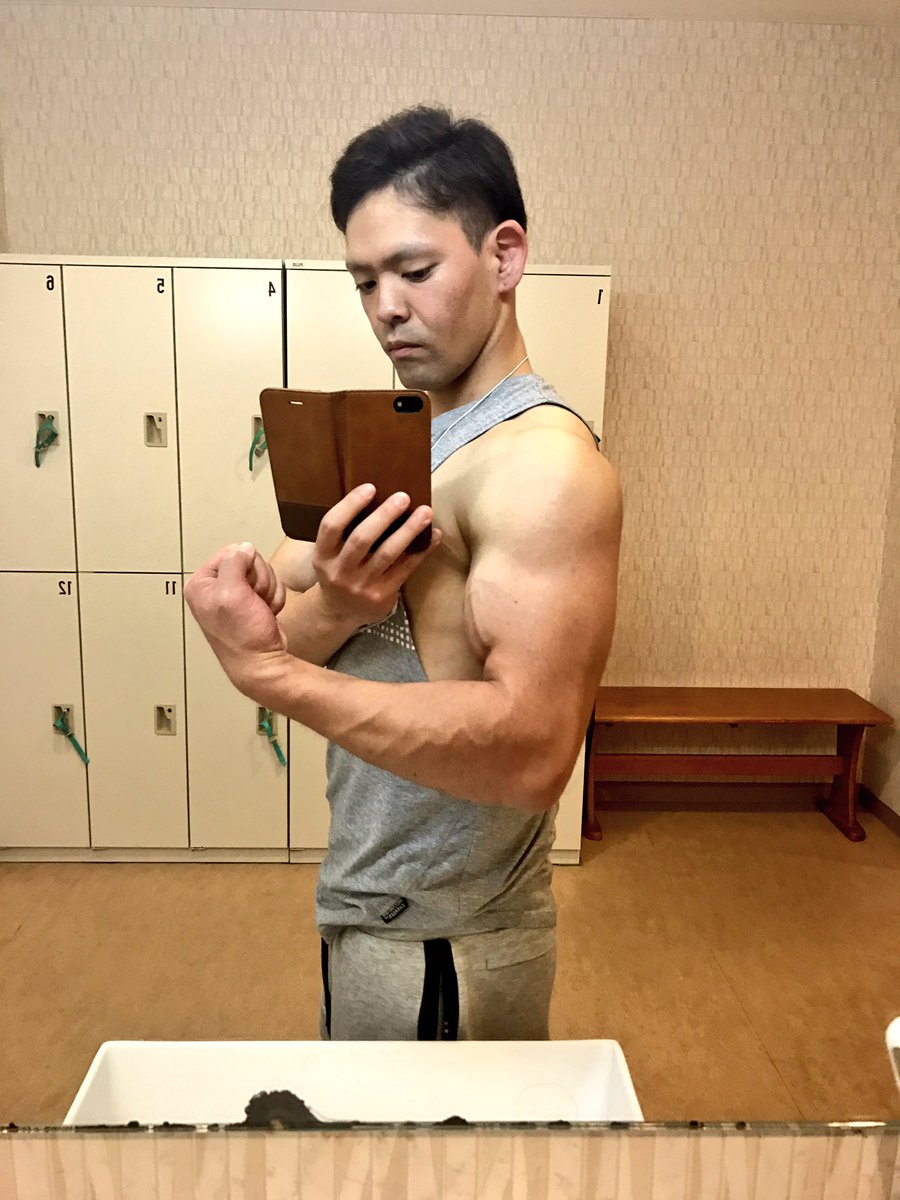 mtak69luvd1's tweet photo. あと2kg増やそう今月中に��
増量しとるのに腹筋も調子いい🏋
腹筋トレーニング全くしないけど😅 https://t.co/9x0uCEafol