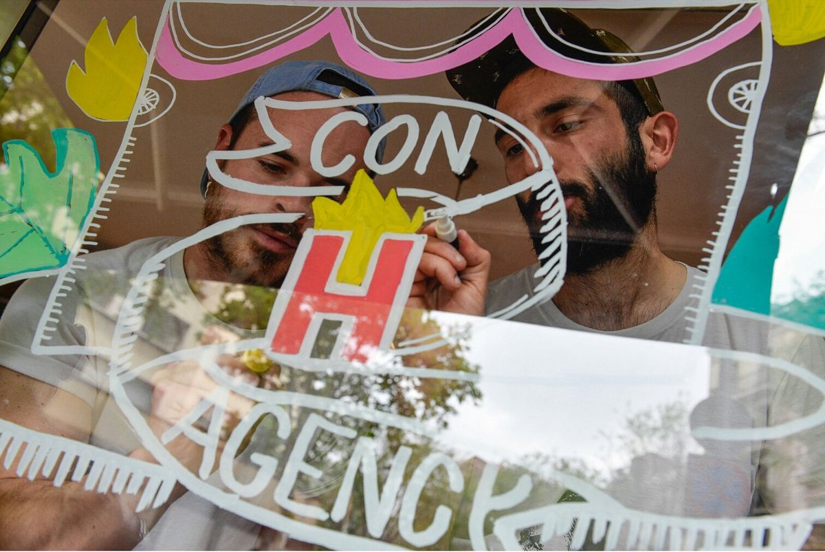 Hoy recuperamos esta foto de nuestro primer aniversario para celebrar que YA SON 3 AÑOS DE #conhagency🔥 ¡Gracias a todos los que haceis posible que sigamos cumpliendo!