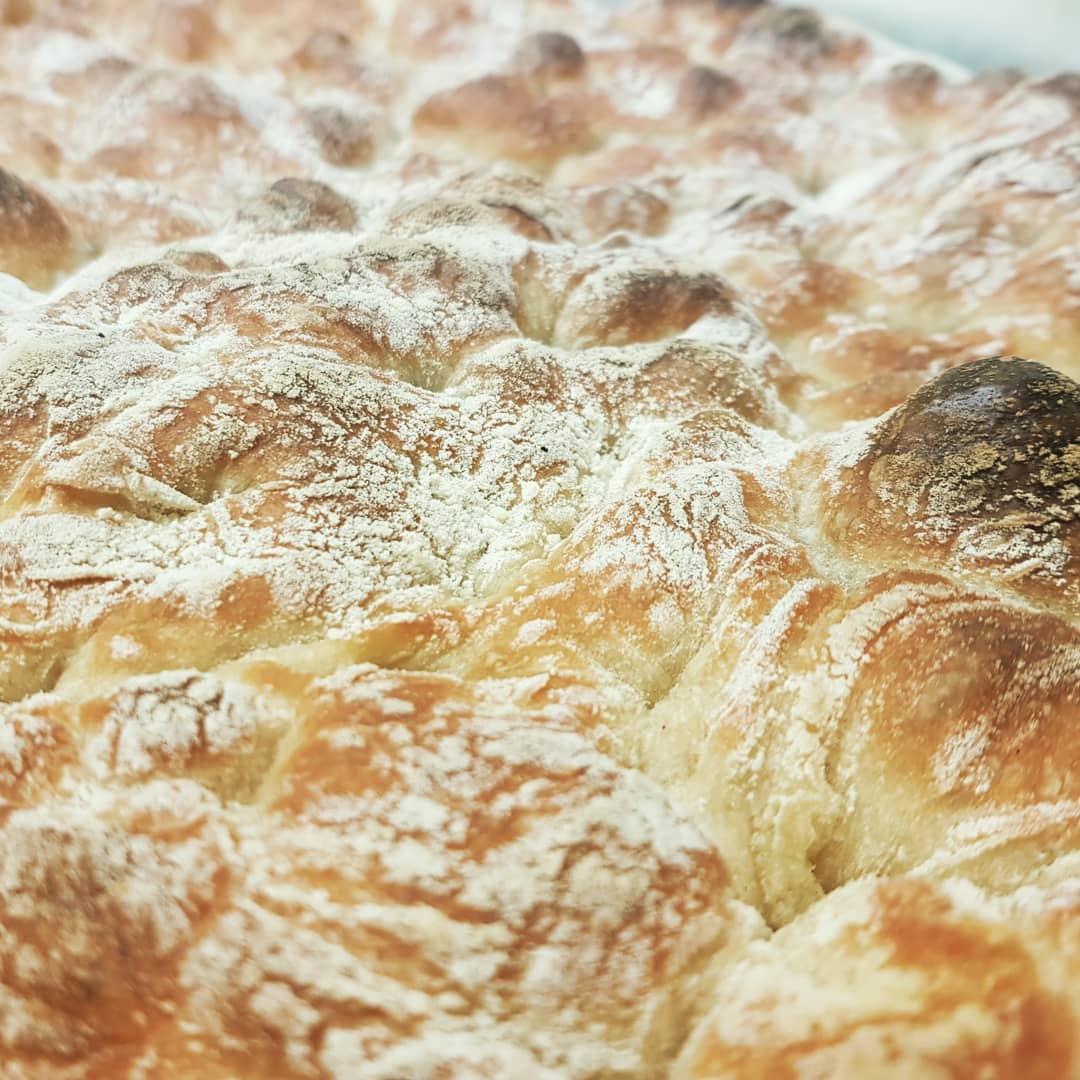 thoughtfulbread's tweet image. A sea of slider buns and a special variant on a foccacia (mainly, no oil). 
Heading to @CreativeSliders for their pop-up @Hunter_Sons. 
Every thurs, Fri and Sat in April.

You will kick yourself for not going so get down there.

#specialitybread #realbread #sliderbuns #burgerbuns