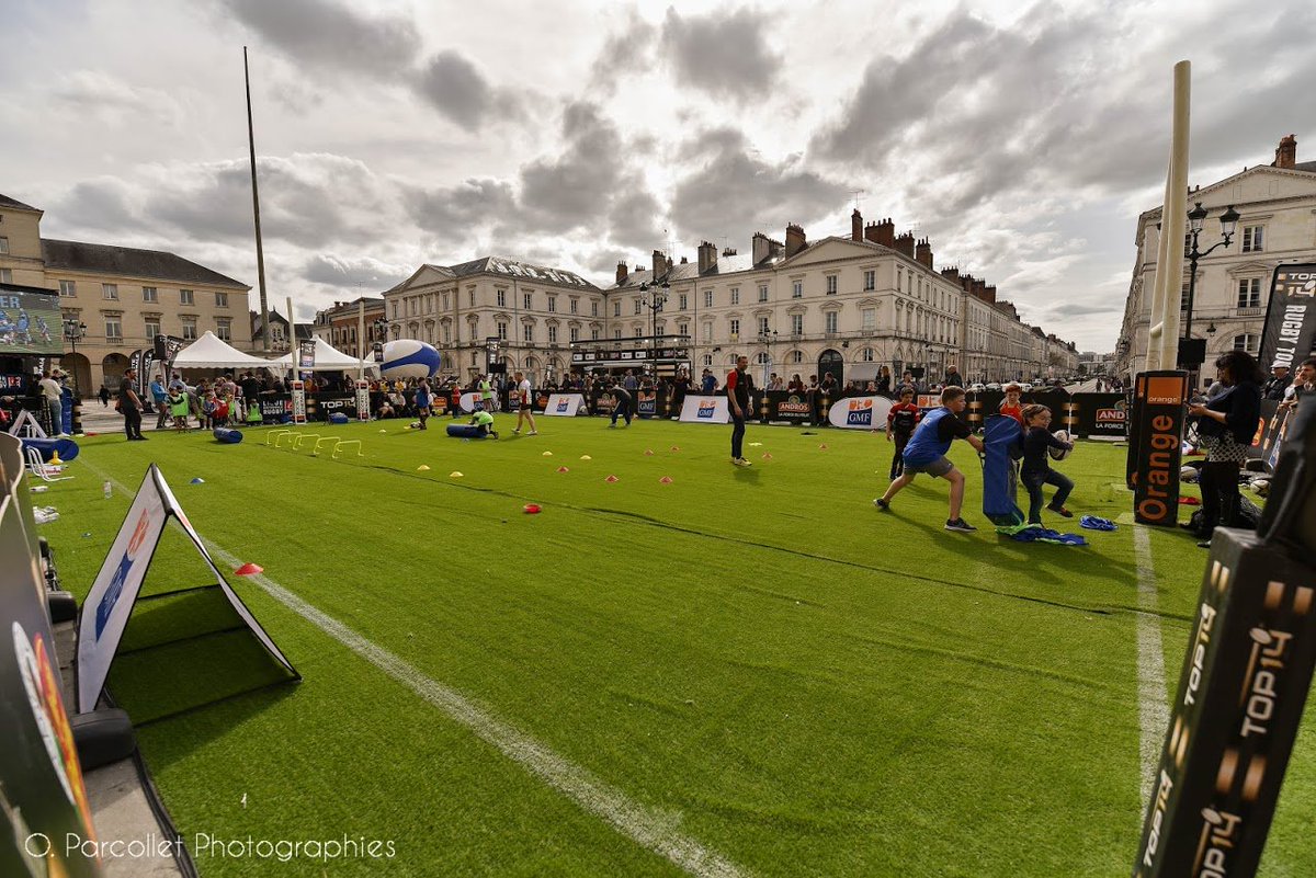 Montage et démontage des stands, des tentes et du terrain + gestion &amp; personnalisation semi-sodium + total covering _ Agence Ideactif.