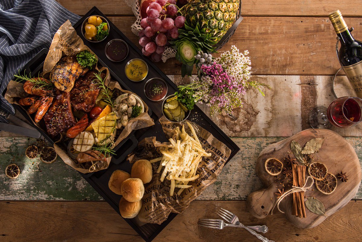 FMFdigital's tweet photo. #Frankfurt has about 1,500 #Restaurants. Find your new favorite in Frankfurt's best #DiningOutGuide! @qftravelinsider has a great short list with some of Frankfurt's hidden gems: https://t.co/65ELSvg1Tr https://t.co/BIGaWCMstj