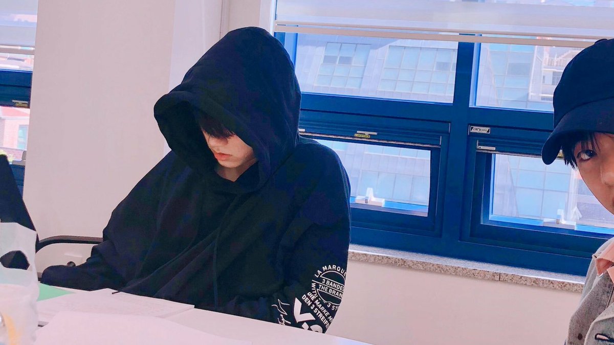 germanyneedsbts's tweet photo. "Die Marke mit den 3 Streifen" xD
- Admin S
#jungkook #bts #germanyneedsbts #btsineurope #btsingermany https://t.co/7ps5kG08tx