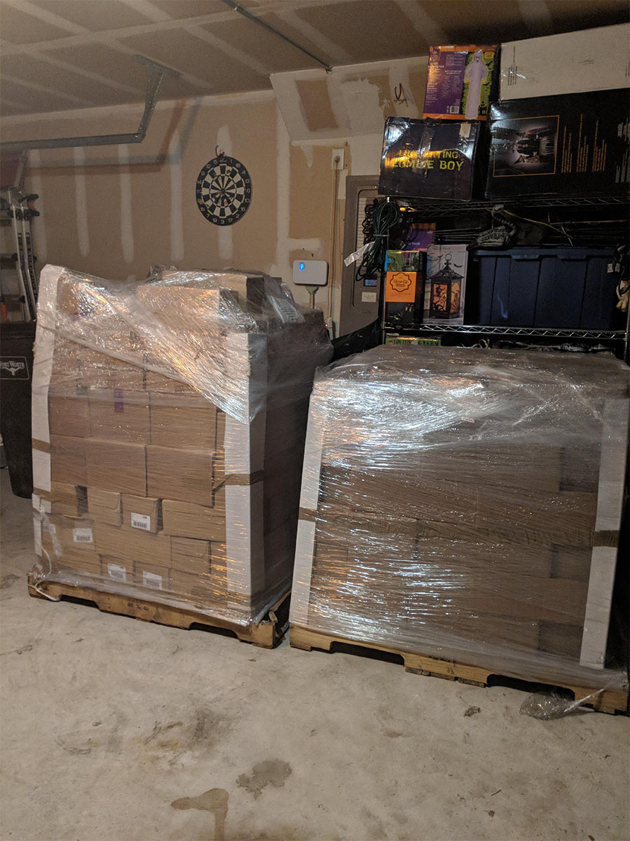 ArrowFilmsVideo's tweet photo. Our stock for @texasfrightmare has arrived in Texas! Get those wallets ready folks! https://t.co/to55f1t2B3 #TxFright https://t.co/x9izsQjuXr