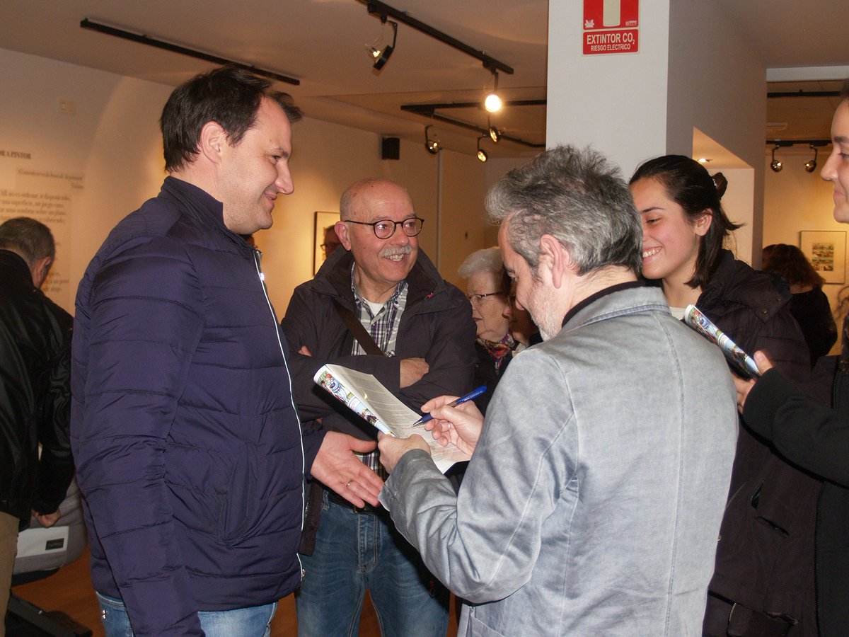 CsYecla's tweet photo. Nuestro portavoz .@antoniopuchem en la inauguración de la XI SEMANA DE ARTE del IES Azorín, con la exposición de cómics de los maestros Juan Álvarez y Jorge Gómez, en la Sala de Exposiciones de la Casa de Cultura. https://t.co/ITysFskMM3