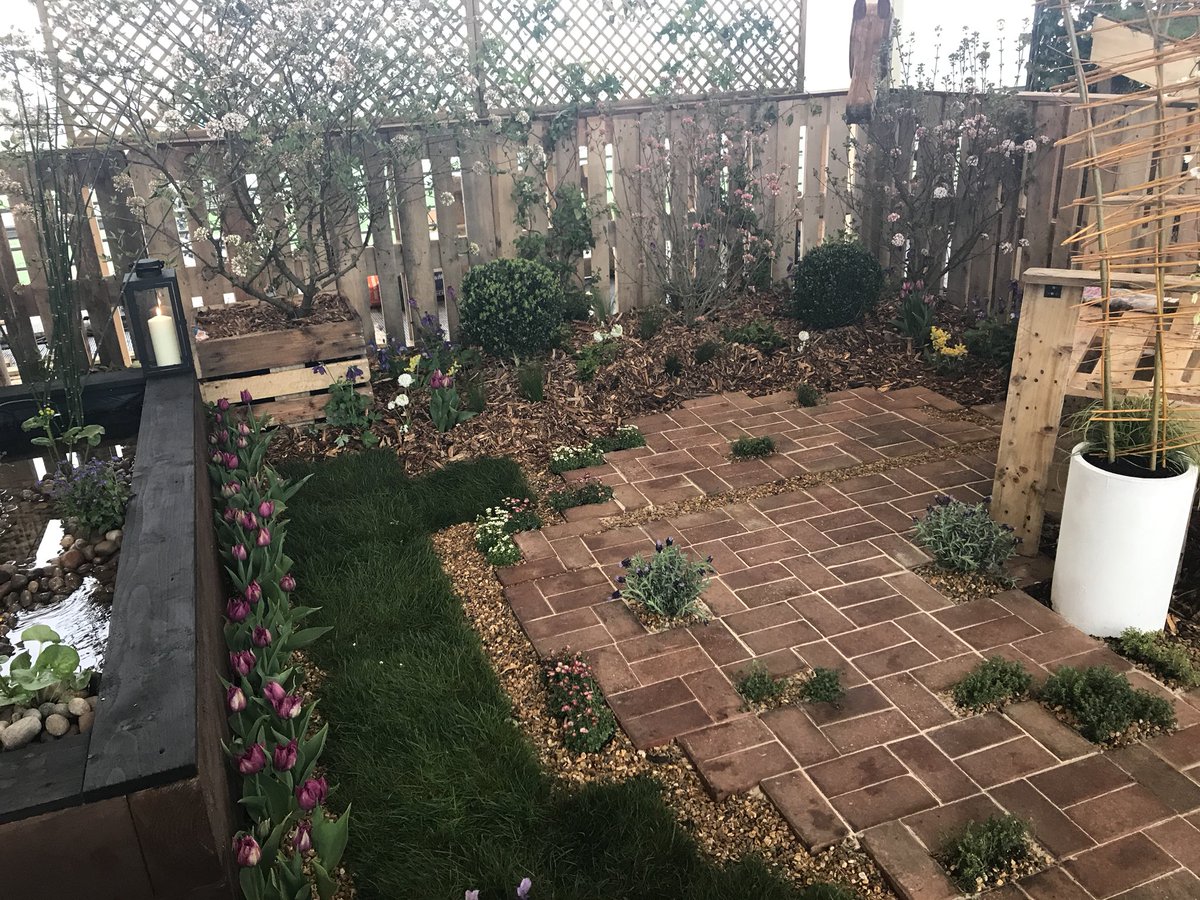 YGOTYear's tweet photo. Congratulations to @shuttleworthcol on winning Silver @Ascot #SpringGardenShow in the #YGOTY competition. https://t.co/u3hOHtYmoQ