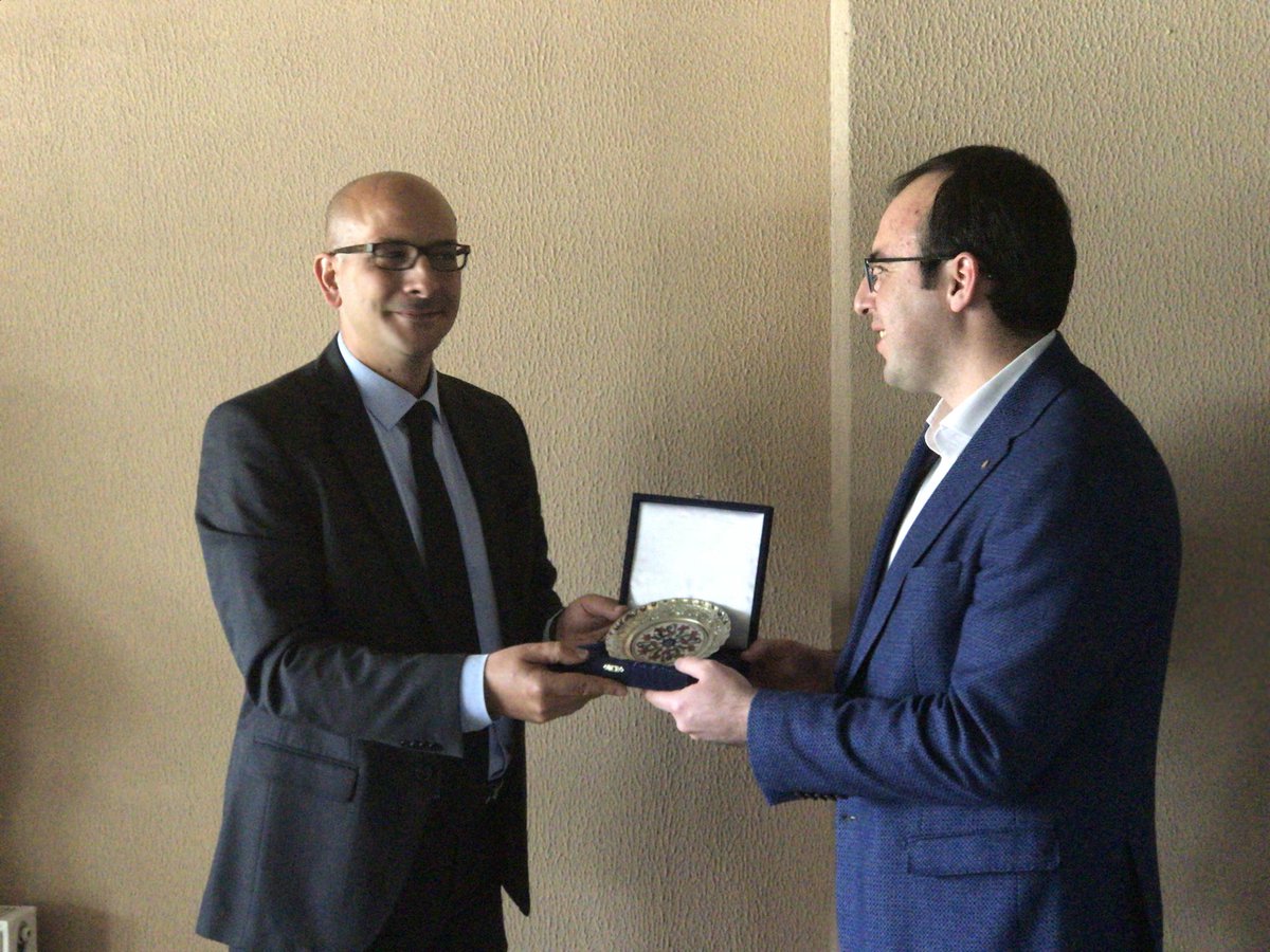 hku_kit's tweet photo. @Simsoft_BT  ve @veysiisler hocamıza samimi misafirperverliklerinden dolayı en içten teşekkürlerimizi sunarız. #ProaktifHKU #kittrip https://t.co/D7EXB183kc