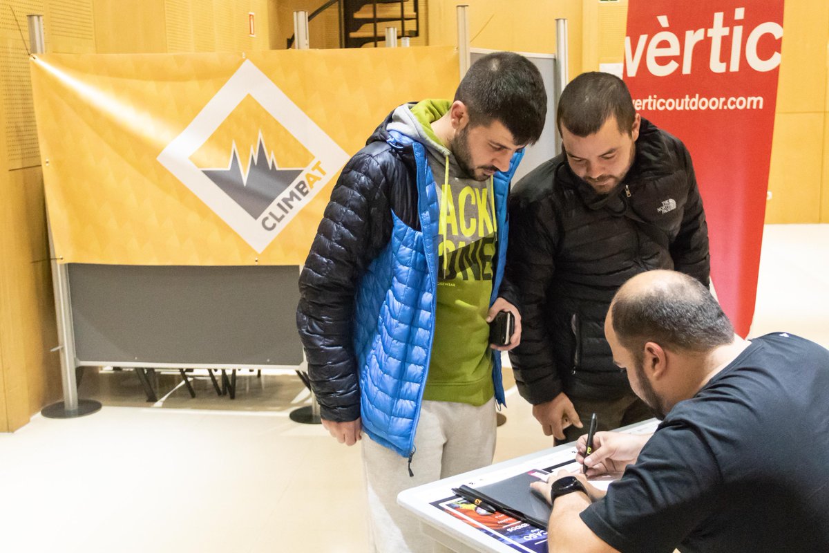 vertic_cat's tweet photo. Gaudir de la conferència ‘Elogio del fracaso’ al costat de l'Alberto Iñurrategi va ser una experiència meravellosa. Gràcies per la vostra assistència i ens veiem en propers esdeveniments! #Vertic https://t.co/CwPqdSObRV