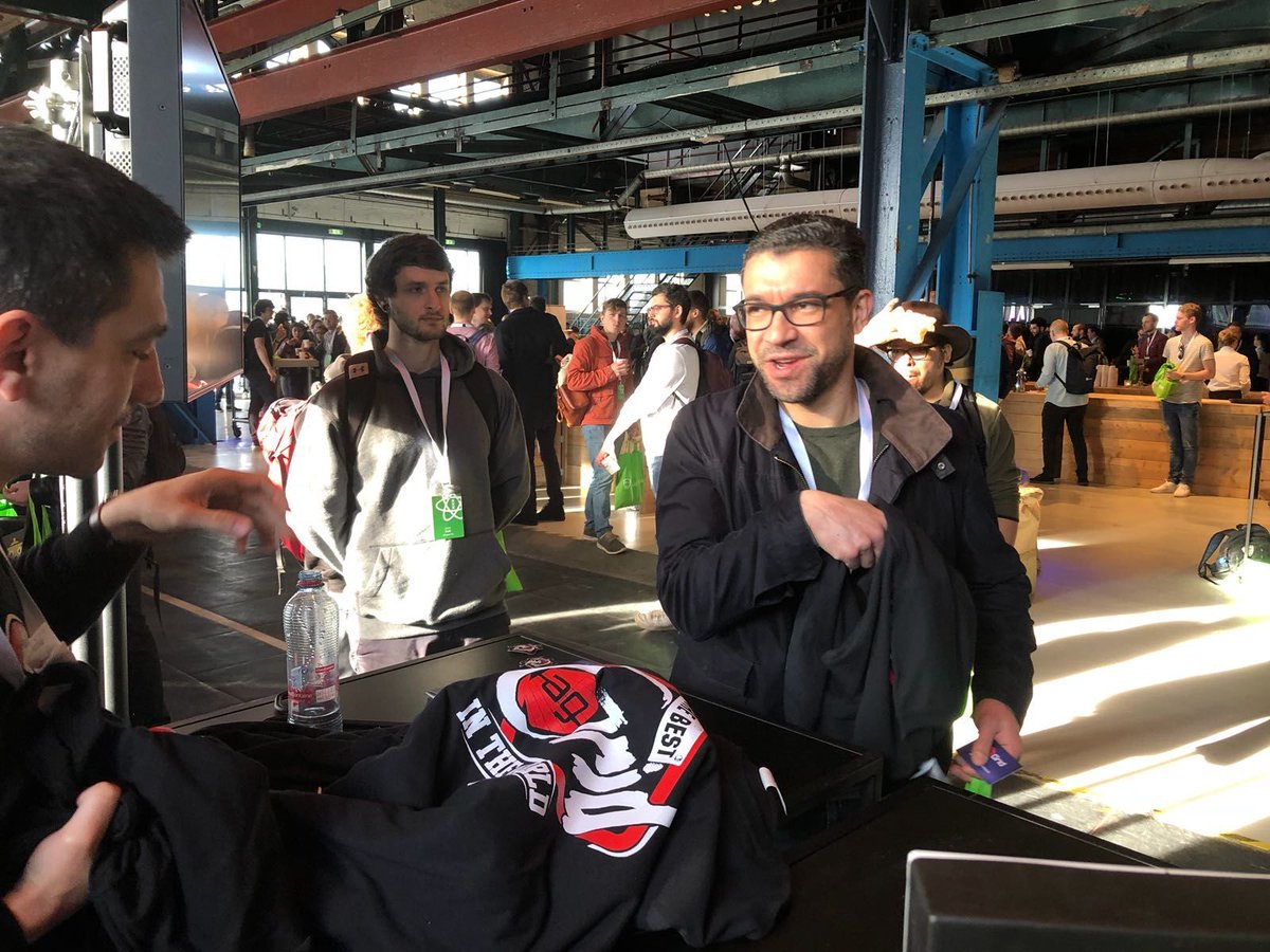 ag_grid's tweet image. #agGrid team is in full effect at @ReactAmsterdam! 

Only been a few hours and the t-shirts have all been taken :)

Great to see so much interest and hope to see more of you throughout the conference. 

#ReactAmsterdam #Reactjs #React #Javascript #Developer