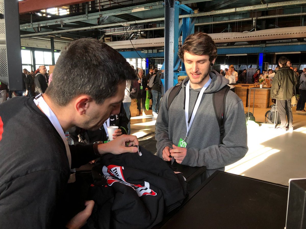 ag_grid's tweet image. #agGrid team is in full effect at @ReactAmsterdam! 

Only been a few hours and the t-shirts have all been taken :)

Great to see so much interest and hope to see more of you throughout the conference. 

#ReactAmsterdam #Reactjs #React #Javascript #Developer