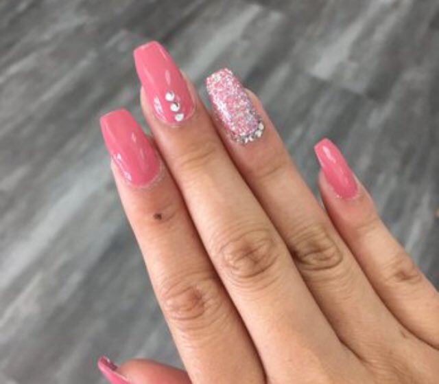 SnobbyCaleb's tweet image. How good did papa do when painting my nails 😻